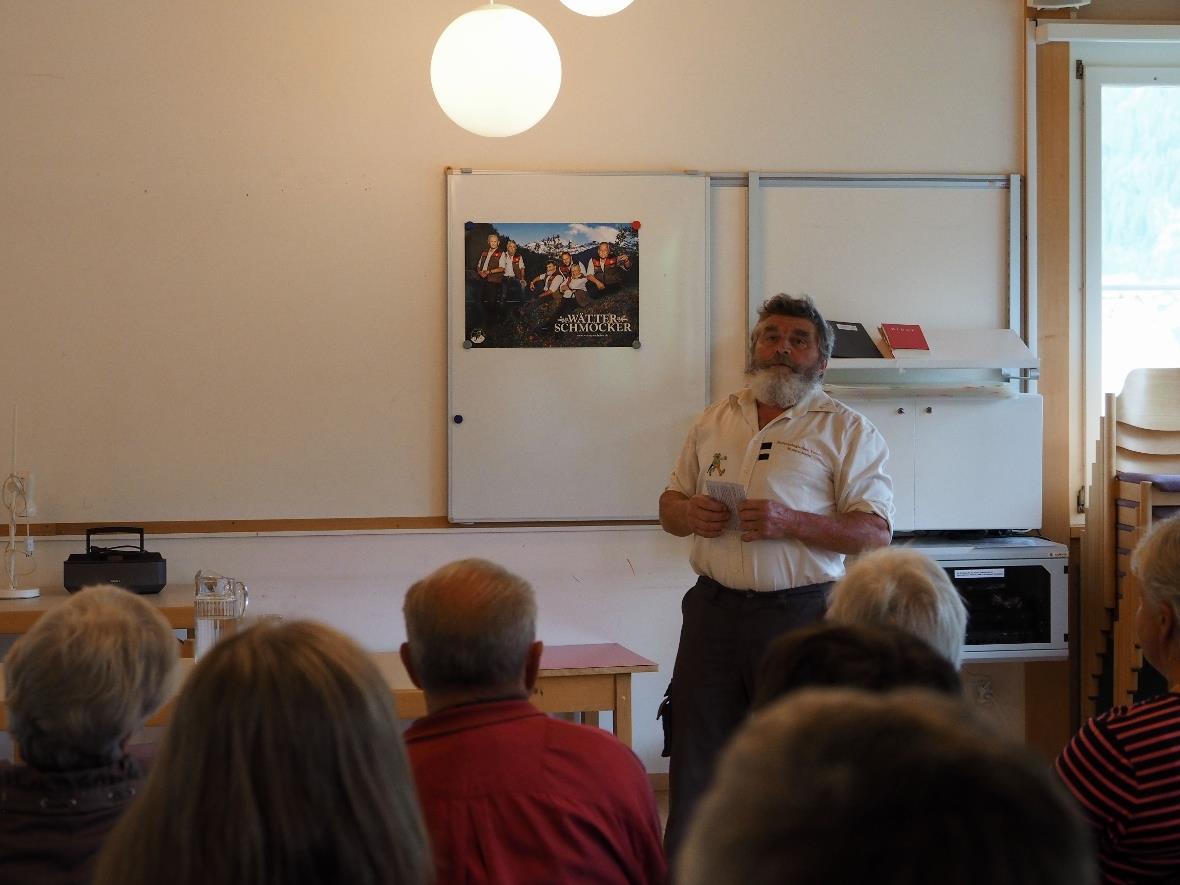 Karl Hediger, der Muotathaler Wetterprophet, gab einen Einblick in die Arbeit ei...