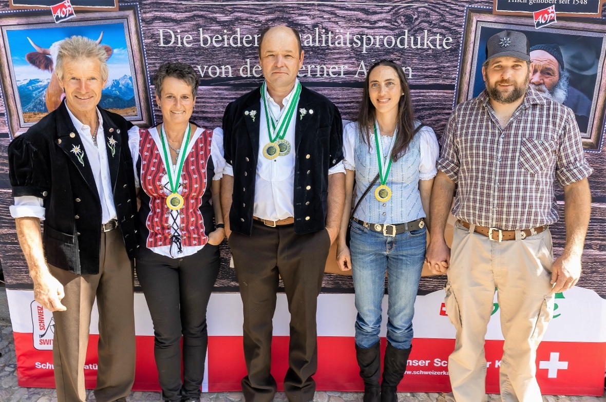 Kategoriensieger Alpkäse: Cornelia und Ferdi Ziegler-Hermann, Lauenen, Alp Parwengen-Kessel; Hobelkäse: Familie Röthlisberger, Zweisimmen, Alp Wildeneggli; Mutschli: Christina und Erwin Zumbrunnen, Boltigen, Alp Neuenberg (Schiltenegg.)