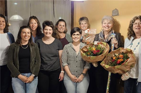 Kathrin Gafner (neu), Katja von Känel, Sandra Wüthrich (neu), Eliane Knutti, Sara Eschler, Marina Kunz, Nadine Büschlen (neue Präsidentin), Ruth Sumi (abtretende Prädientin), Françoise Krebs (abtretendes Vorstandsmitglied)
