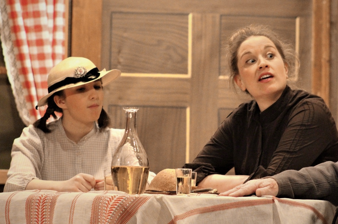 Katrin Stucki und Rahel von Grünigen als die Base «Mäde» und ihre ungezogene Toc...