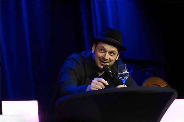 Kaya Yanar begeisterte die Comedy-Fans am 20. Februar bei seiner Show im Das Zelt an der Lenk.