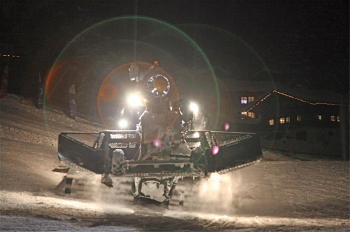 Kein Schneeungeheuer sondern ein Alleskönner für die Pistenaufbereitung.