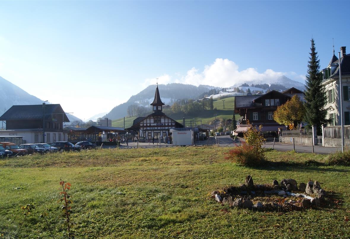 Keine JUGI in Zweisimmen; das Terminus-Areal am Bahnhofplatz Zweisimmen bleibt weiterhin unüberbaut.
