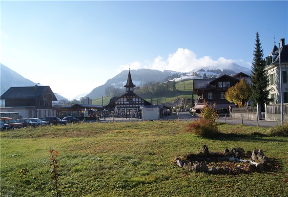 Keine JUGI in Zweisimmen; das Terminus-Areal am Bahnhofplatz Zweisimmen bleibt weiterhin unüberbaut.