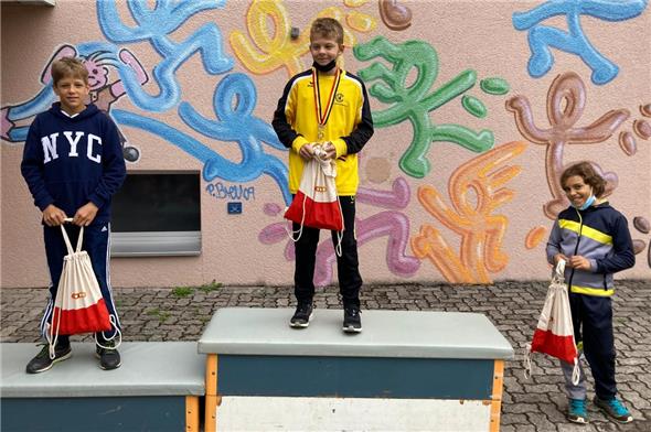 Kenny Schläppi als schnellster Obersimmentaler im Sprint über 60m vor Lionel Rufener (links) und Oliver Kunz .