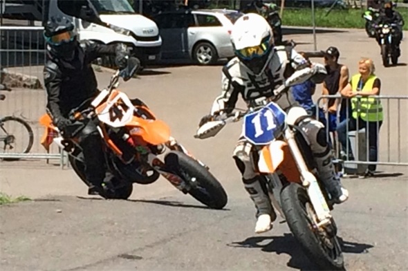 Kevin Wälti, unterwegs mit der Nr. 41, sowie Oumar Diallo mit der Nr 11.