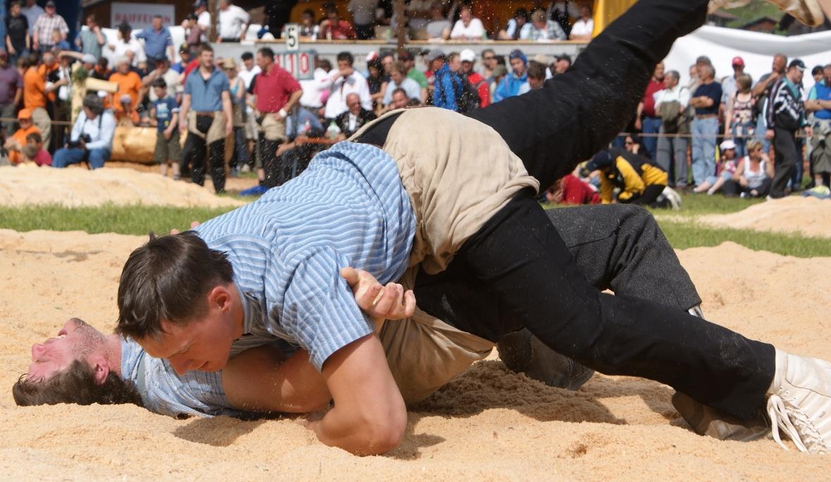 Kilian Wenger, Horboden bei seinem Sieg über den Twanner Frederic Gilgen am Oberländischen Schwingfest in Lenk.