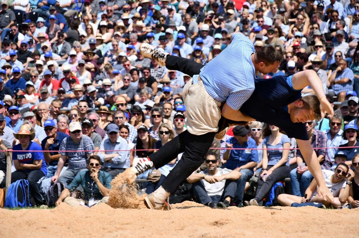Kilian Wenger im Kampf gegen Michael Wiget.