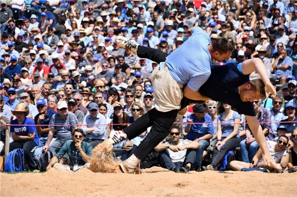 Kilian Wenger im Kampf gegen Michael Wiget.