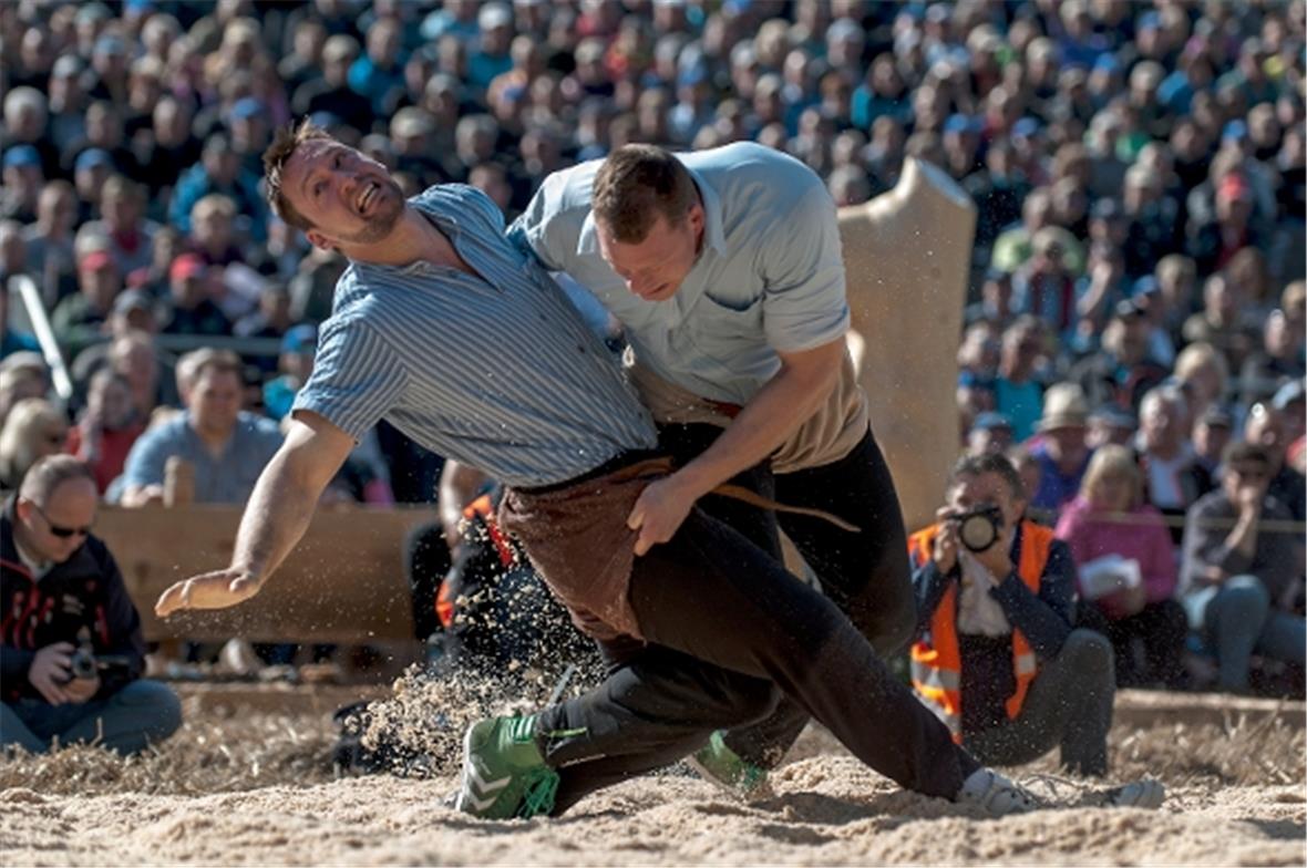 Kilian Wenger (links, Horboden) gegen Matthias Sempach (rechts, Alchenstorf)