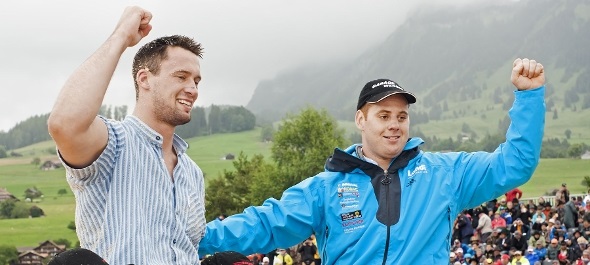 Kilian Wenger und Simon Anderegg teilen sich den ersten Platz am Oberländischen Schwingfest 2014 in Sigriswil.