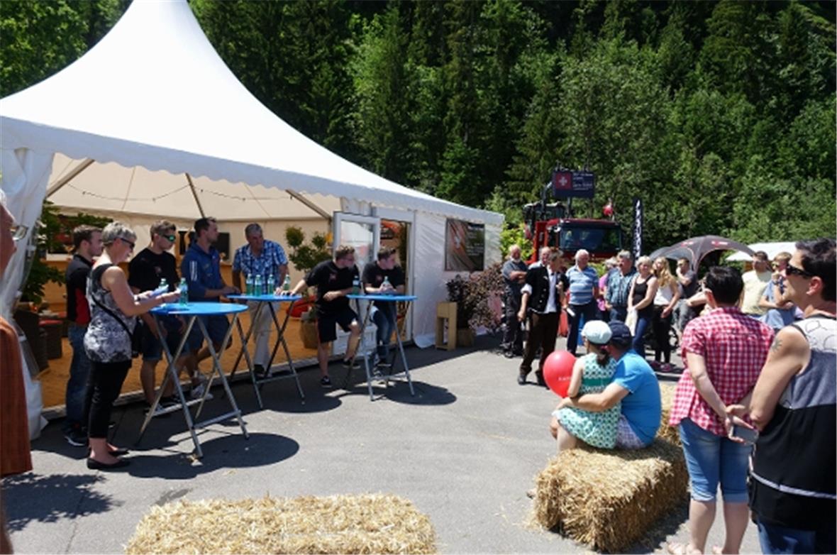 Kilian Wyssen stellte der interessierten Zuhörerschaft die sportliche Gesprächsr...