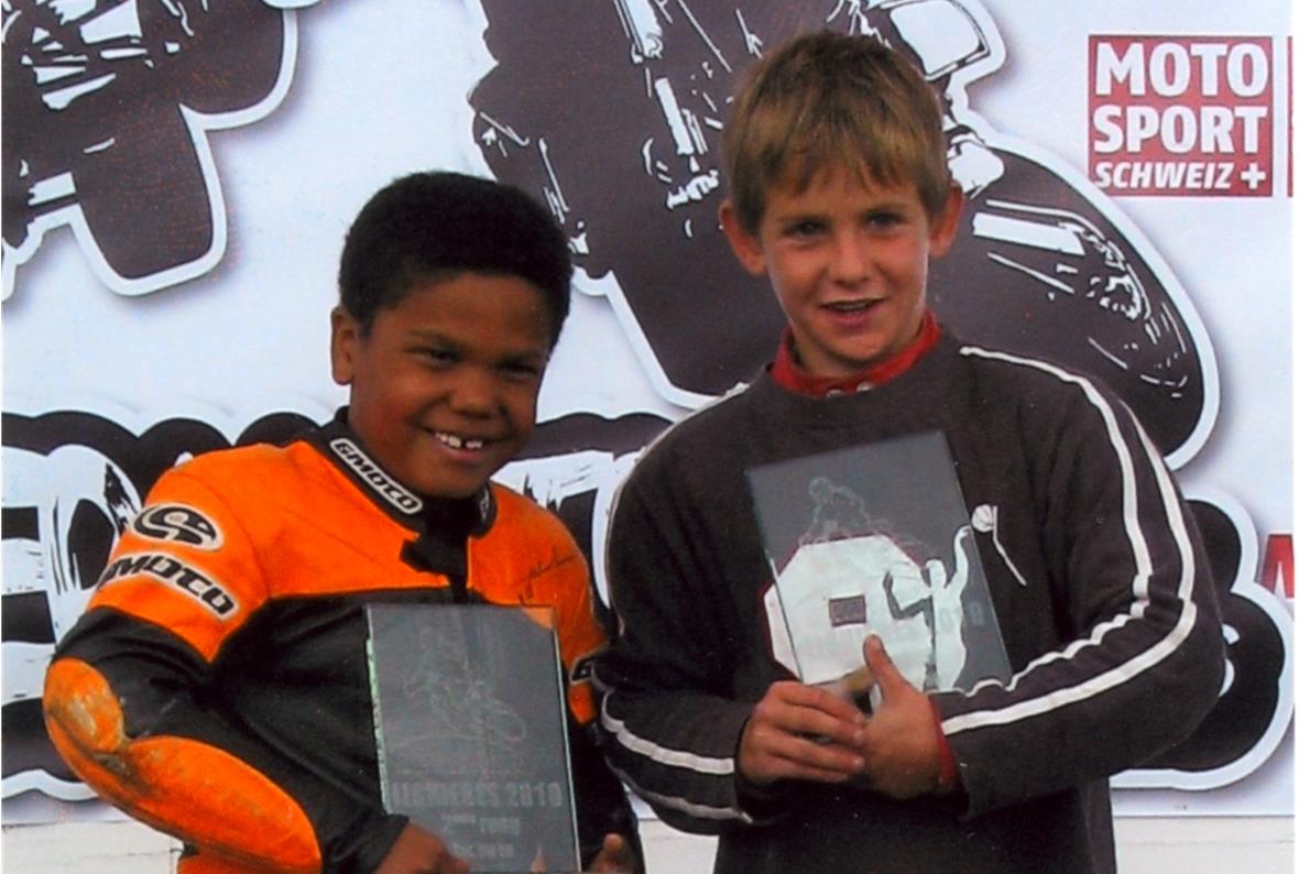 Kimi (9) rechts hat das Rennen vor Oumar (7) links gewonnen.