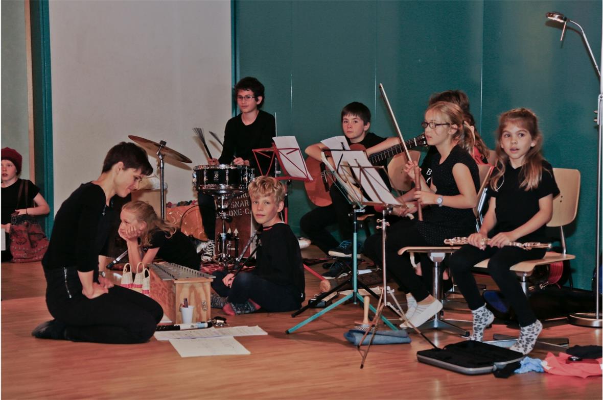 Kinder Musik am Schlusspunkt.