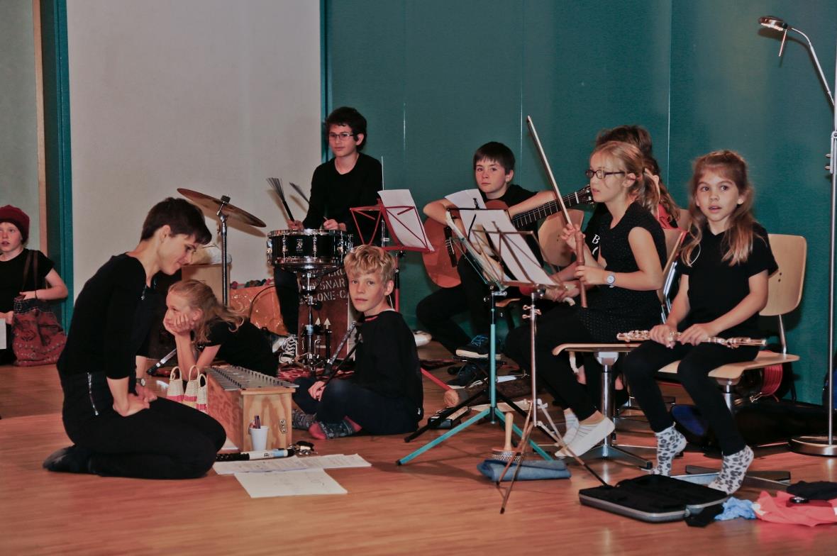 Kinder-Musik am Schlusspunkt.