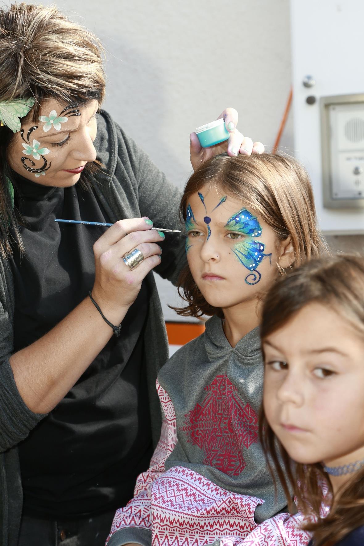 Kinderschminken am Dampfbahnfest.