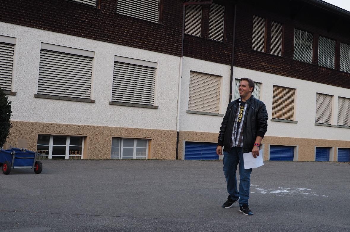 Kita-Leiter Daniel Fankhauser erzählte die Geschichte zum «Kasperli-Theater».