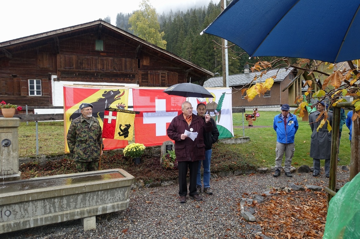 Klaus Genner, Neffe des verunfallten Piloten, fand am Unfallort ein Stück durch ...