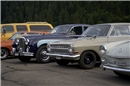 K(l)eine Klassenunterschiede: Der noble Jaguar einträchtig neben dem Opel Rekord...