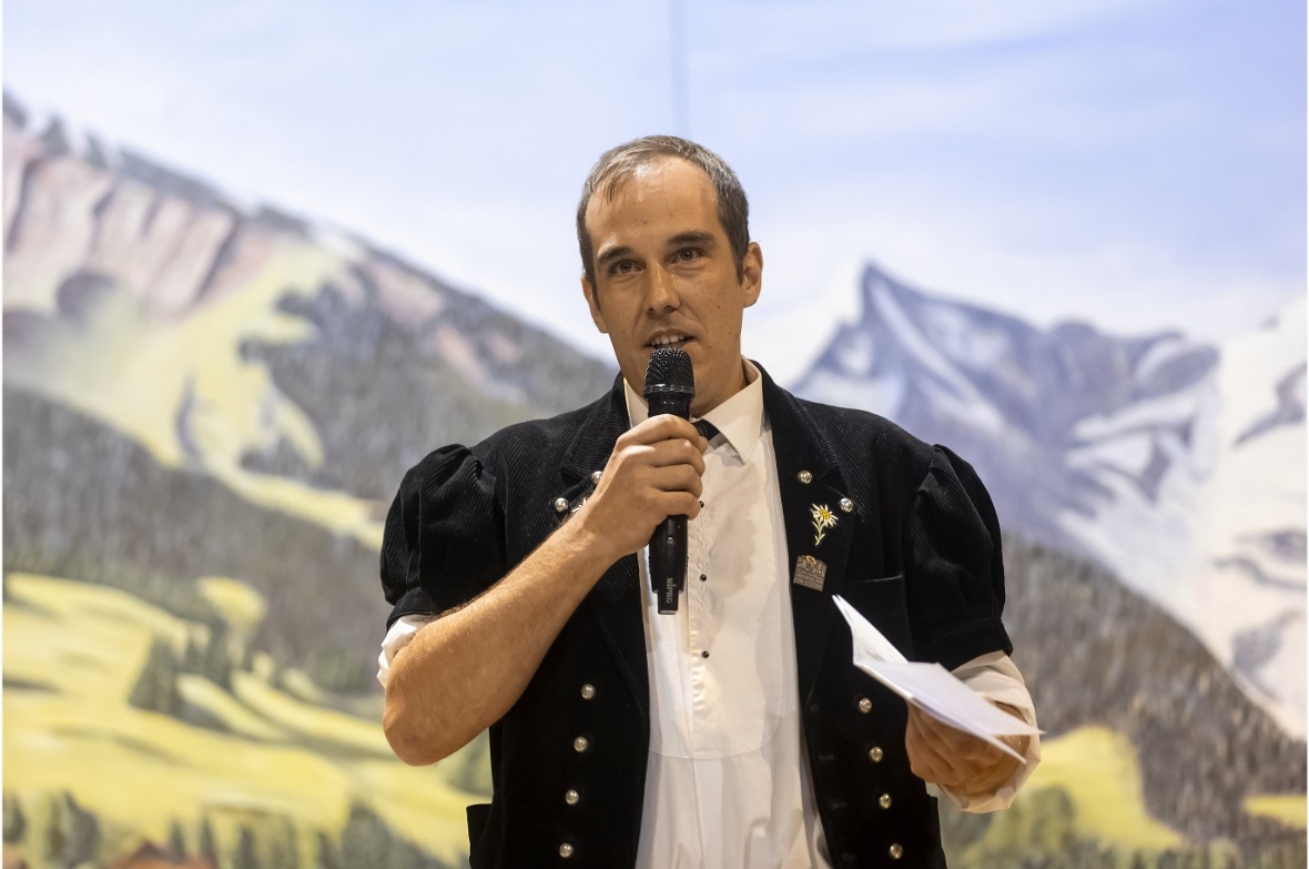 Klubpräsident Patrick Jutzeler führten mit Herz und Humor durch den Abend.