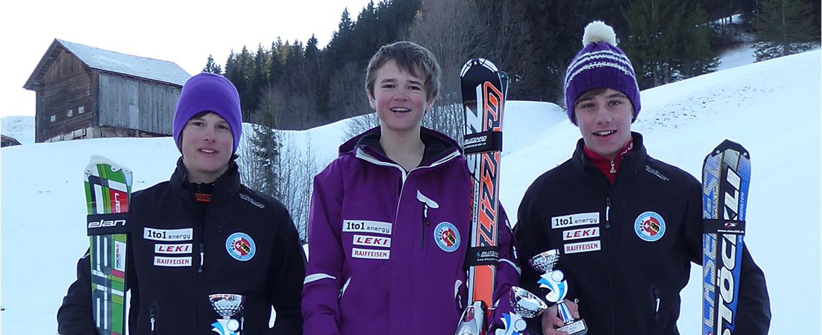 Junioren Slalom im Saanenland Knaben JO 2: 2. Pascal Rohrer, Aeschi; 1. Jonas Knöri, Zweisimmen; 3. Nicola Furer, Homberg.