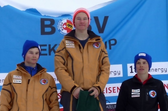Knaben U16, 1. Rennen: 2. Delio Kunz, Team Diemtigtal; 1. Daniel Schenk, Lauenen; 3. Luca Mani, Team Diemtigtal.