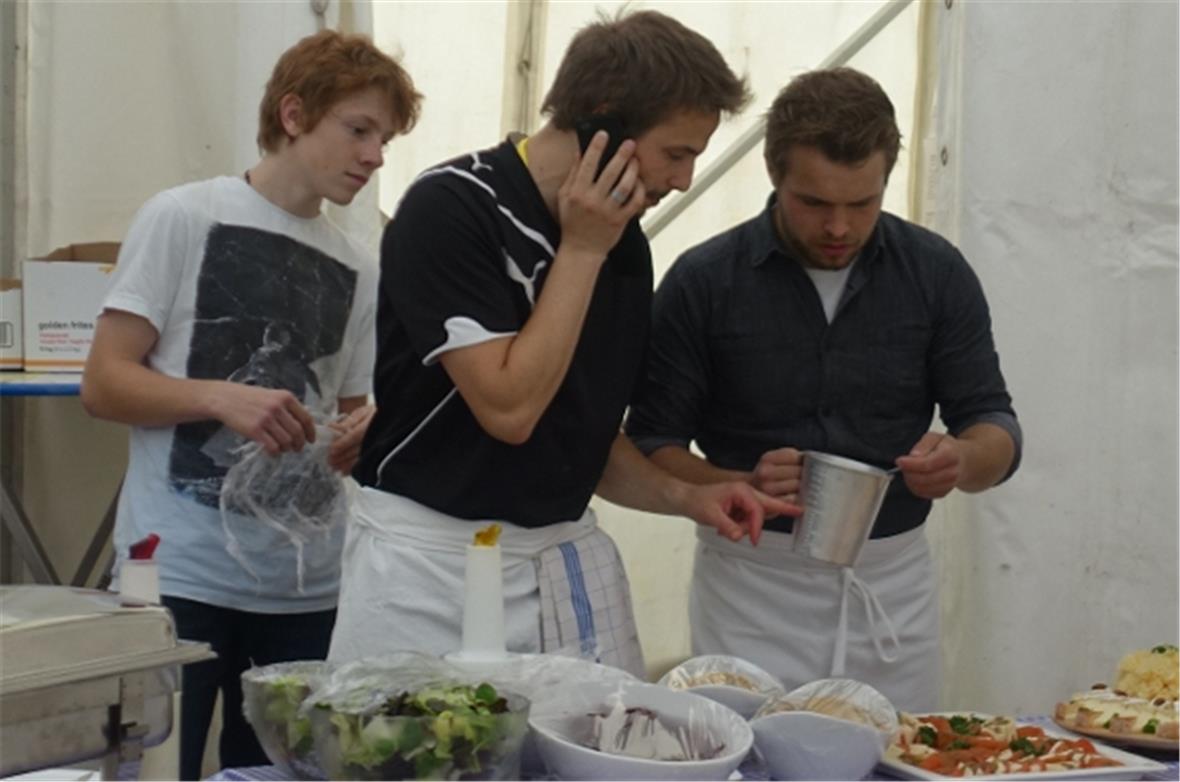 Koch-Olympiasieger Pascal Buchs gab seinem Bruder Angelo Buchs letzte Anweisunge...