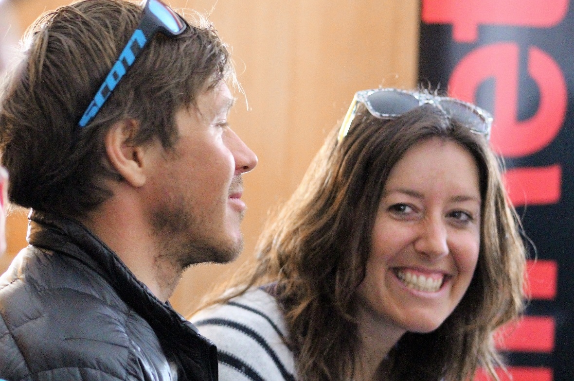 «König und Dame» nach dem Rennen: Glücklicher Sieger Lukas von Känel und strahle...