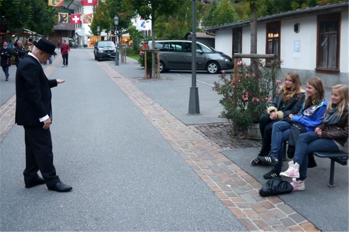 Körperkunst oder die Kunst der Körperbeherrschung. Eine Pantomime brachte die Be...