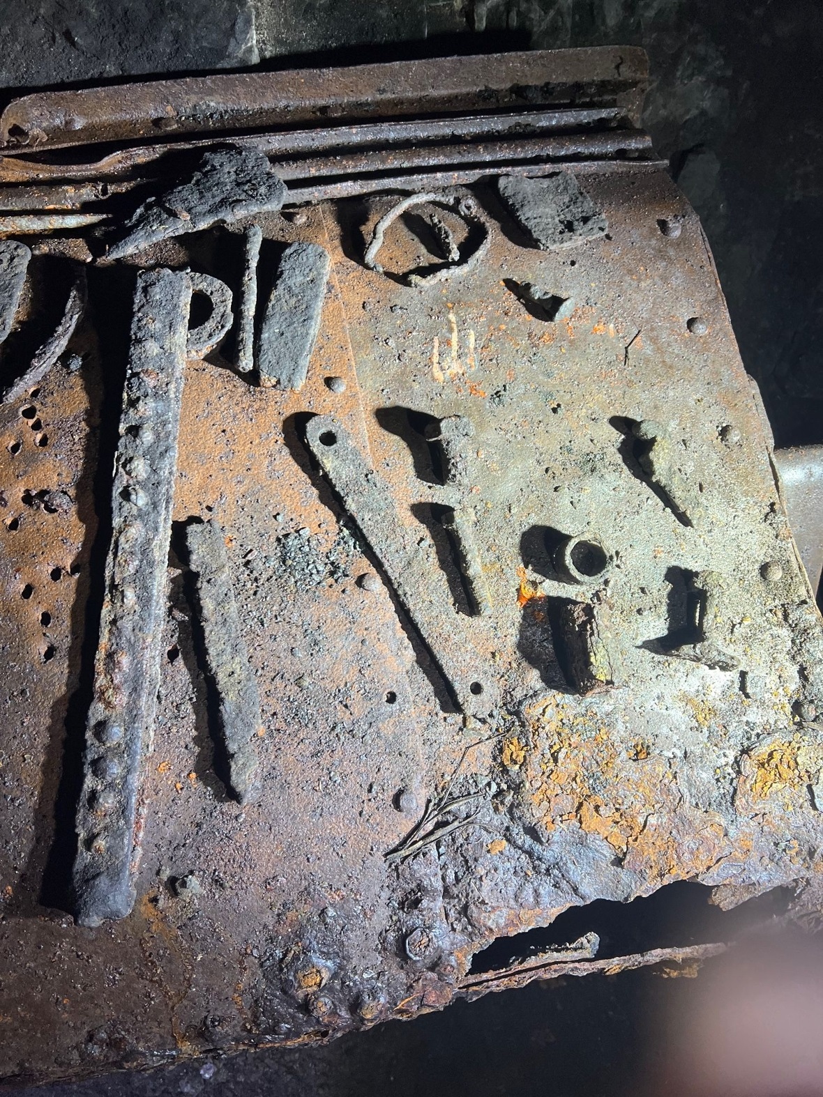 Kohlebergwerke Boltigen:gefundene Teile, die Hermann Schneider gefertigt hatte.