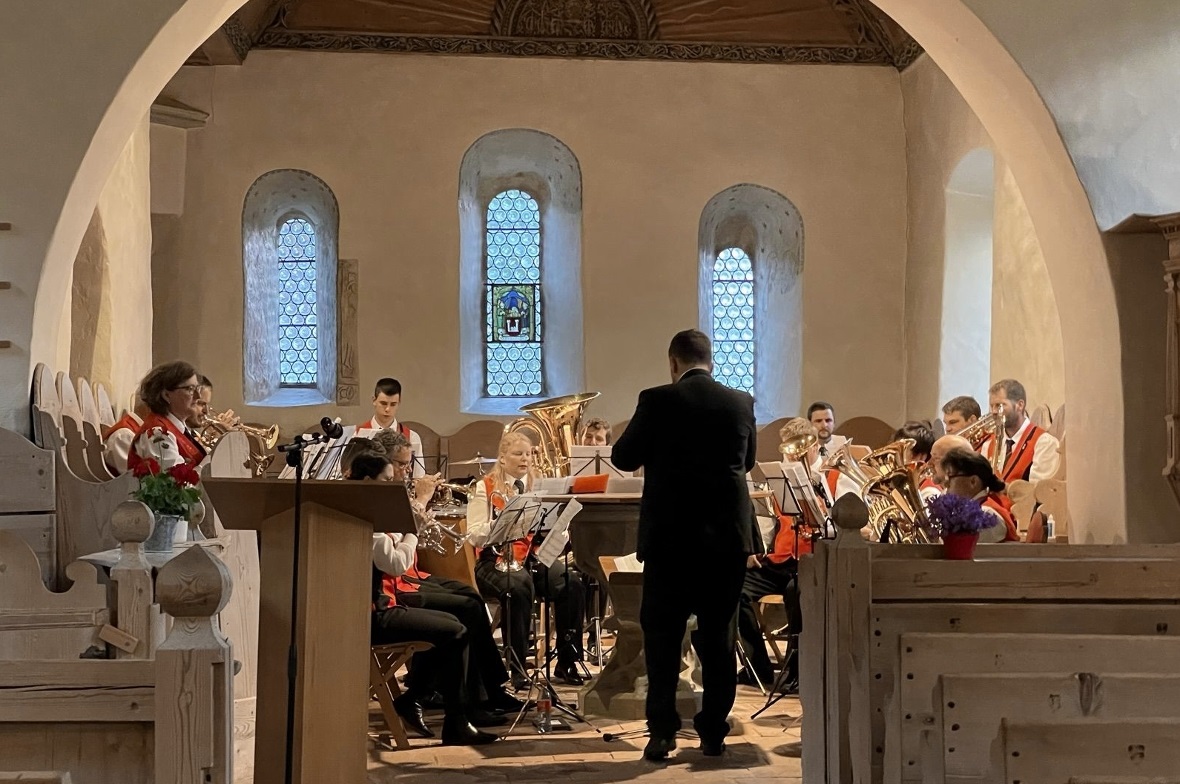 Konzert der Musikgesellschaft Oberwil mit neuen Uniformen an der Langen Nacht de...