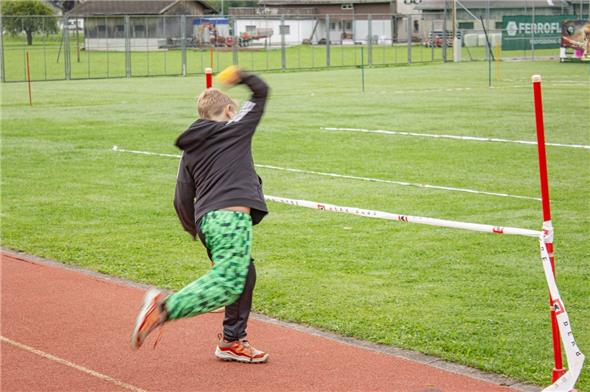 Kraft und Technik waren beim Weitwurf gefordert.
