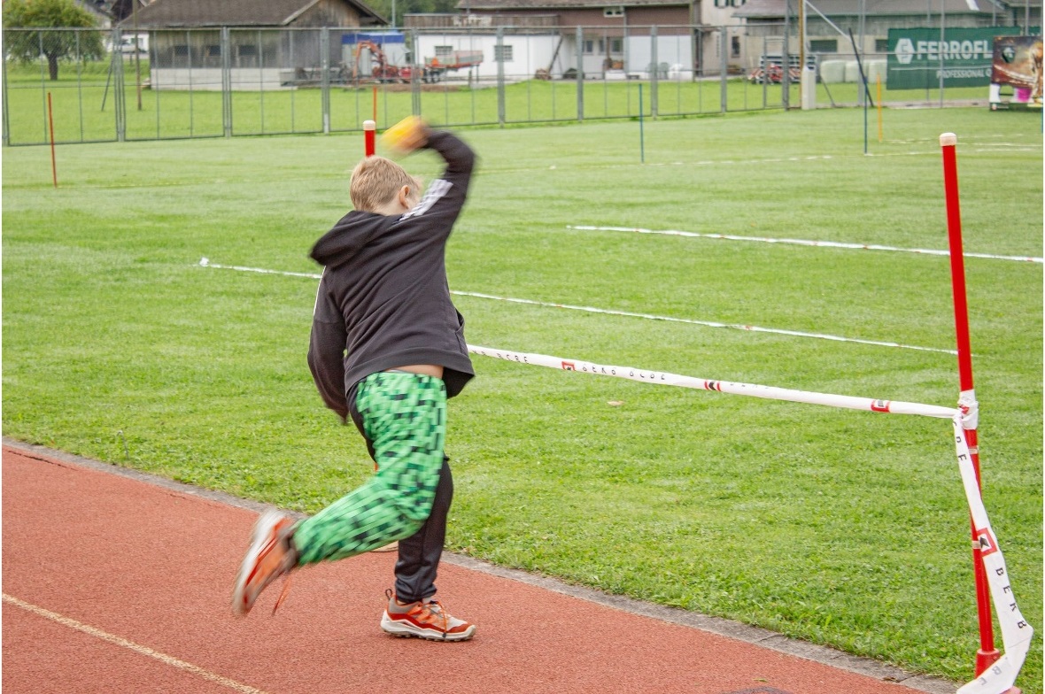 Kraft und Technik waren beim Weitwurf gefordert.