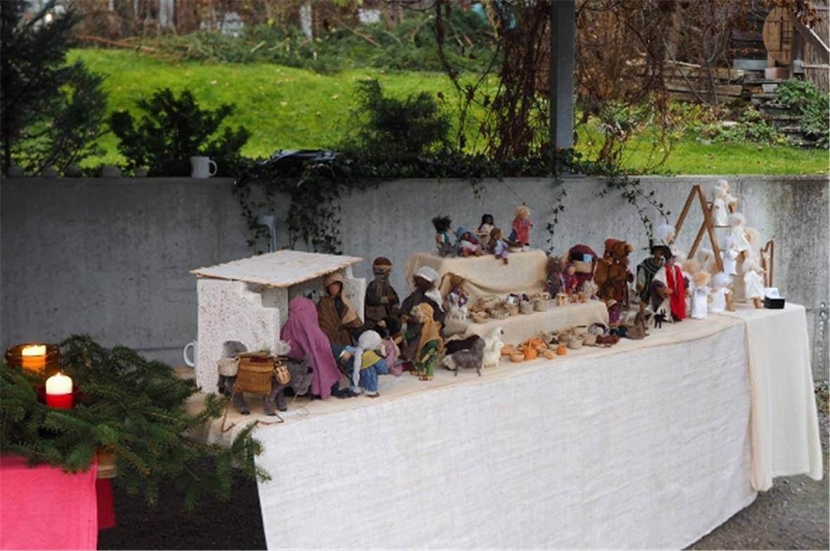 Krippenfiguren und Engel an der Bolgengasse bei Beatrice Zeller, Helene Maurer u...