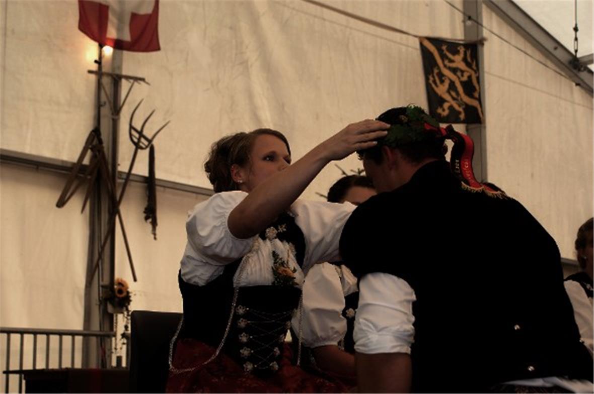 Krönungszeremonie mit Ehrendame