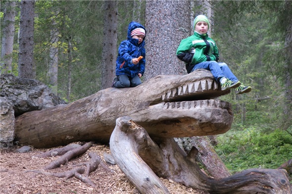 Krokodil bewacht Brätlistelle.