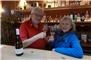 Künftig werden Hansjürg ’Schwe› Schweizer und Ilona Pesonen vermehrt Zeit haben, zusammen in aller Ruhe ein Glas Wein zu geniessen.