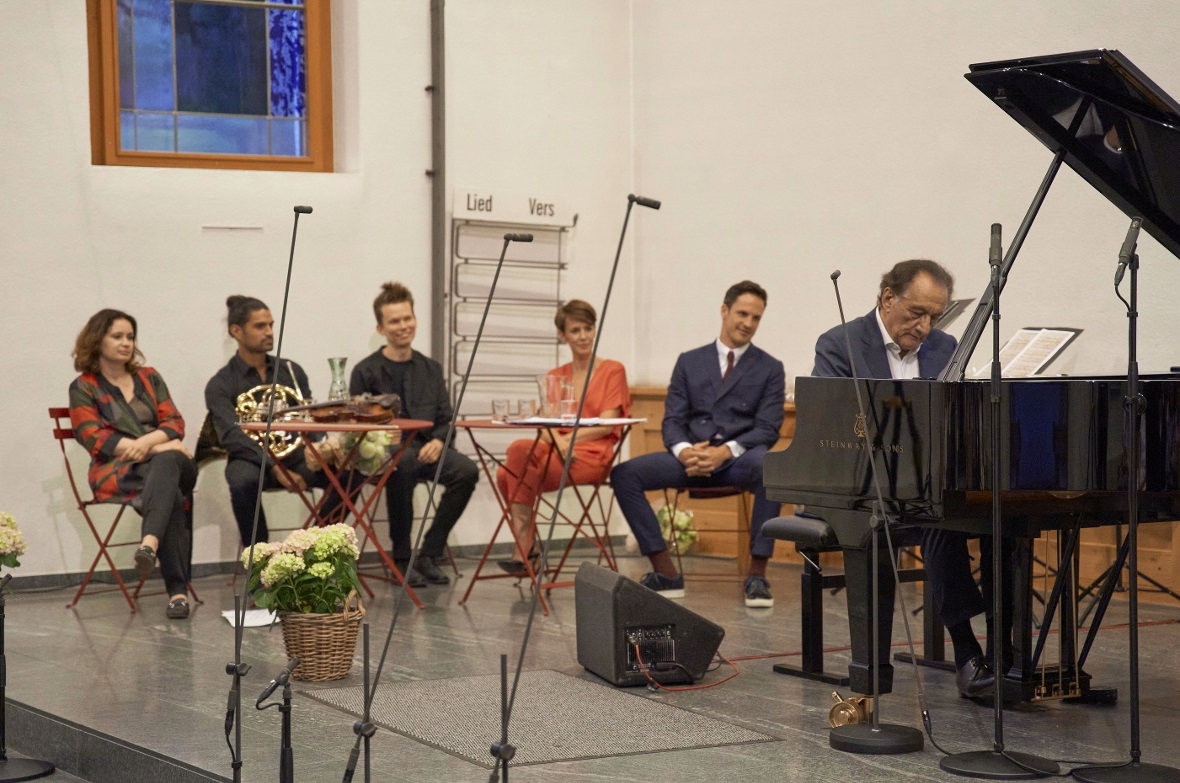 Künstler und zugleich Publikum: Beim Konzert in der Lenker Kirche blieben die ge...