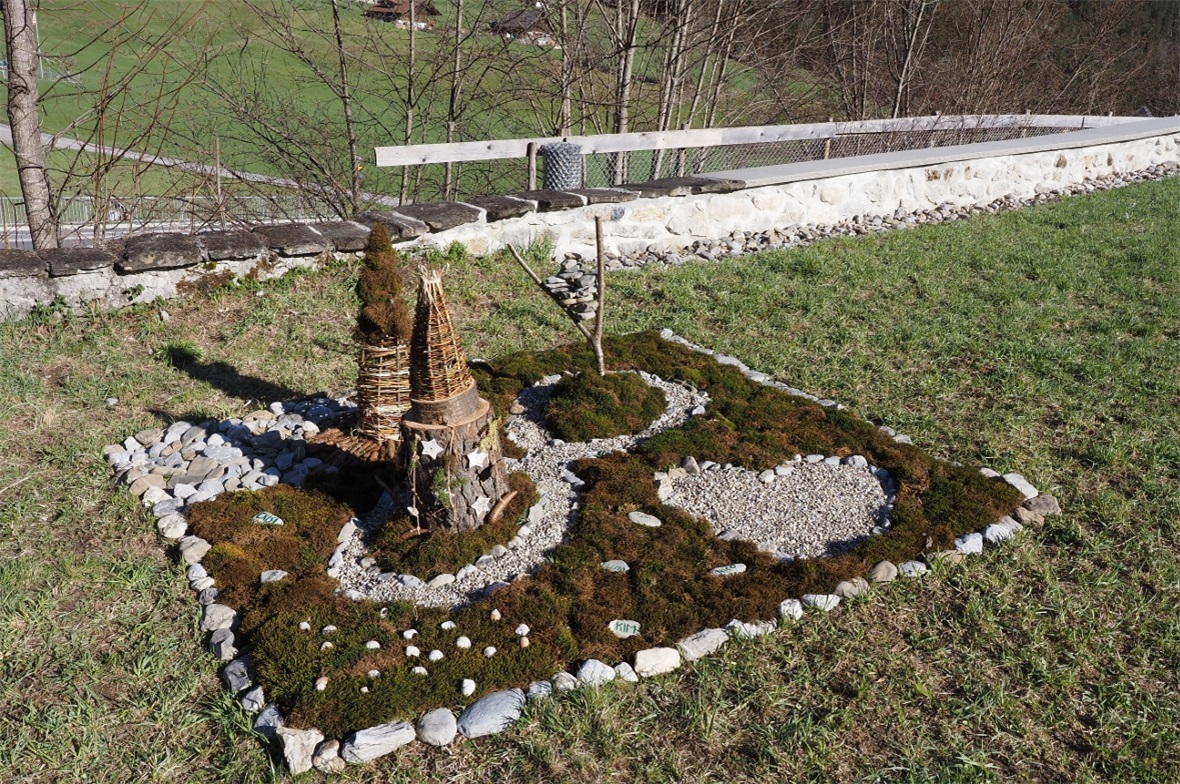 Künstlerisch, mit viel Liebe zum Detail gestaltetes Werk beim Schloss Blankenbur...