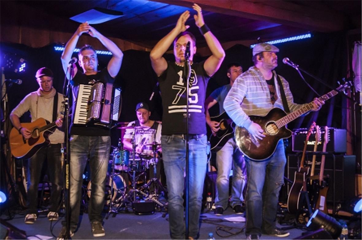 Läärguet überzeugten unverzerrt und authentisch mit ihren Mundartsongs.