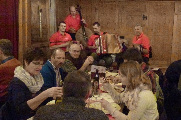 Ländlerfründe Bäderhorn begleiteten den Anlass mit rassiger Musik.