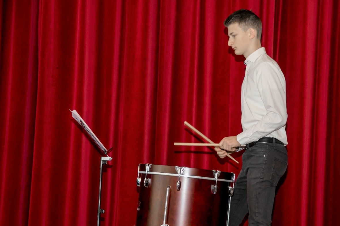 Lässig und doch schön: Aaron Reichard bei seinem Einsatz.