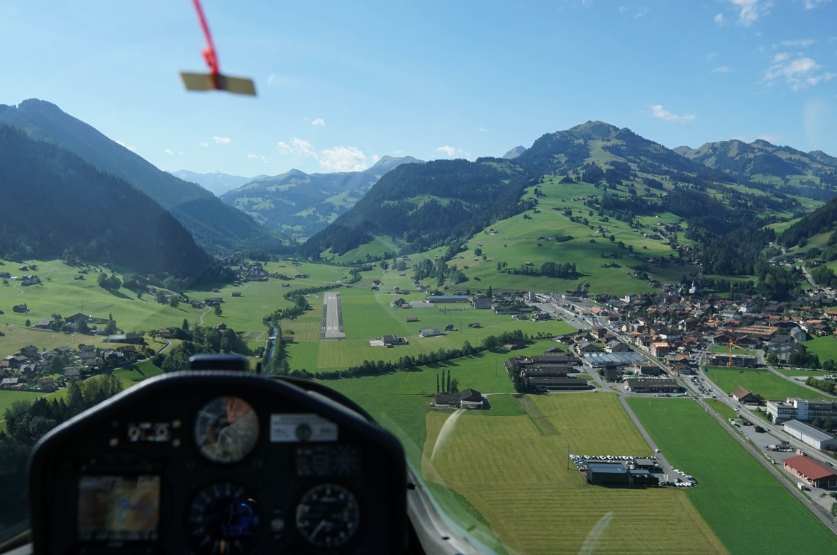 Landeanflug auf Zweisimmen.