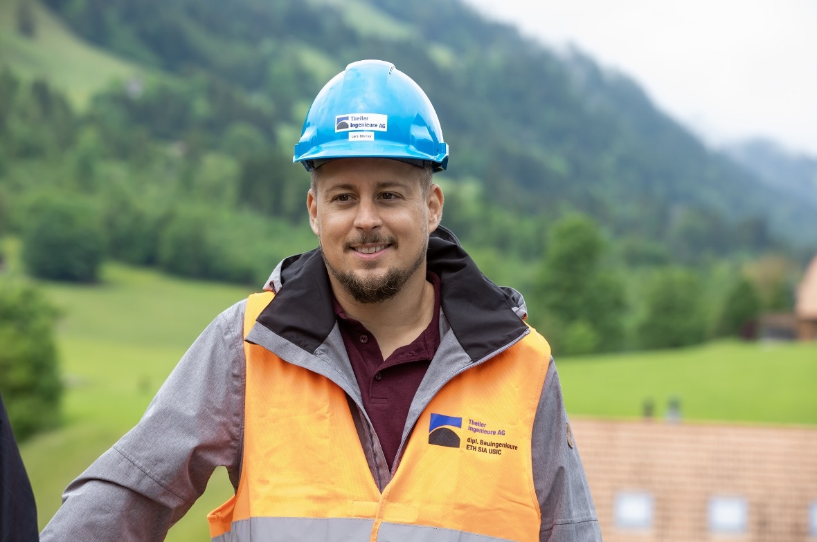 Lars Blättler Bauleiter Theiler Ingenieure AG, besucht jeden Tag die Baustelle.