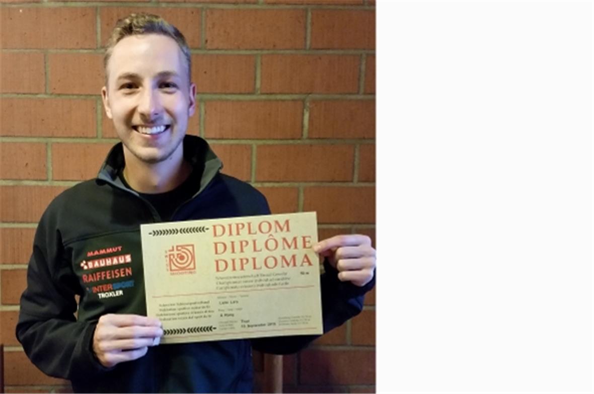 Lars Liebi mit Diplom.