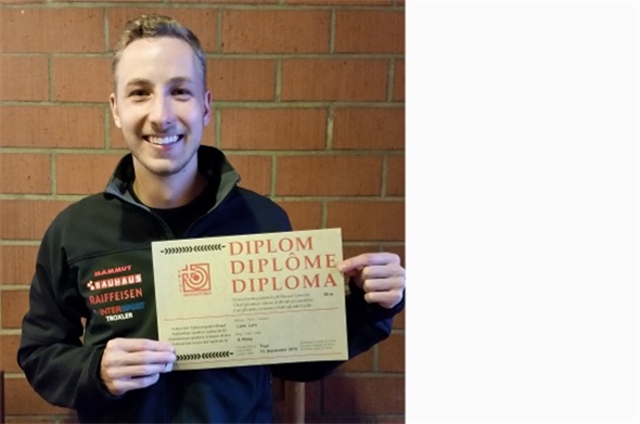 Lars Liebi mit Diplom.