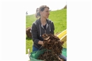 Laub ist ausgezeichnet zum Mulchen geeignet, erklärte Luzia Emmenegger.