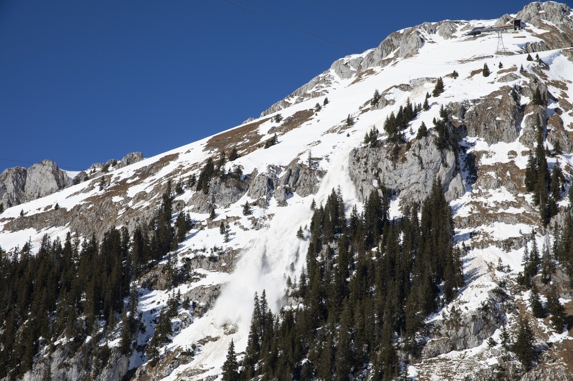 Lawinenabgang am Stockhorn, unterhalb der Bergstation.