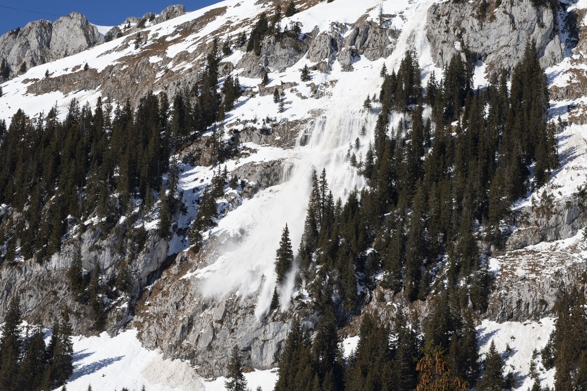 Lawinenabgang am Stockhorn, unterhalb der Bergstation.