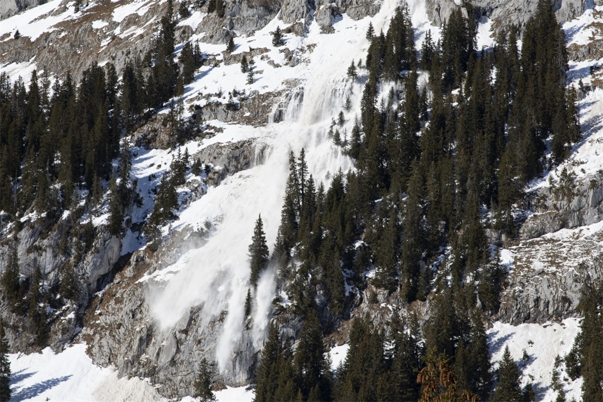 Lawinenabgang am Stockhorn, unterhalb der Bergstation.